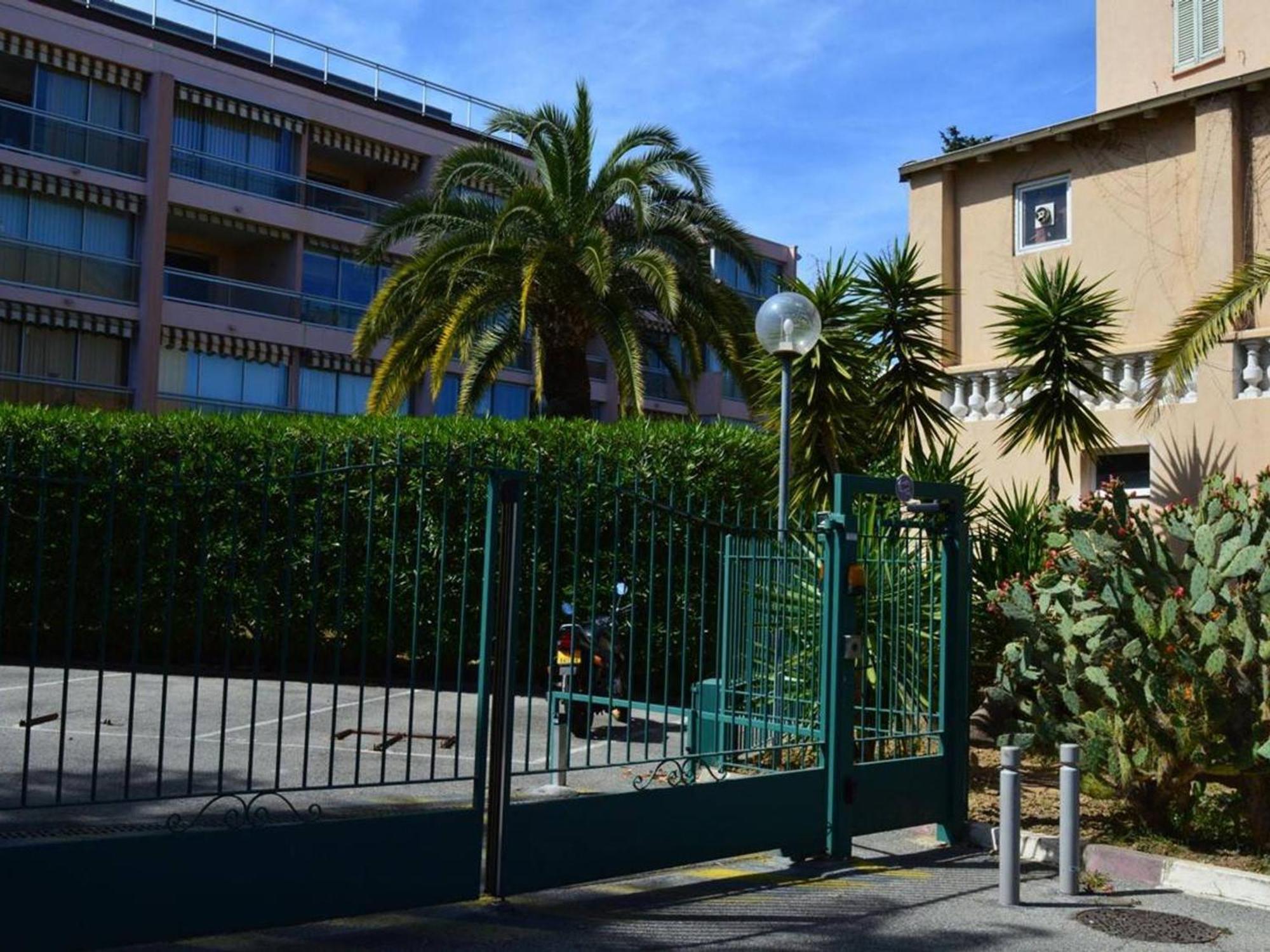 Studio Agreable Avec Loggia, Garage Et Plage A Proximite - 2 Couchages, Golfe-Juan - Fr-1-252-62 Exterior photo